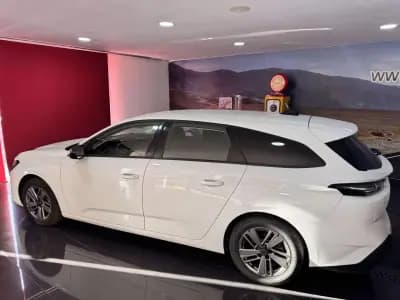 Vendo Peugeot 308 SW 2022 - 18500 EUR, 159500 km - AUTO.MOTO.pt