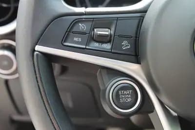 Vendo Alfa Romeo Stelvio 2018 - 28900 EUR, 73000 km - AUTO.MOTO.pt