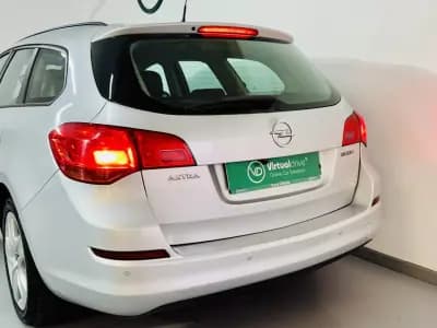 Vendo Opel Astra Sports Tourer 2011 - 6250 EUR, 235000 km - AUTO.MOTO.pt