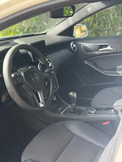 Vendo Mercedes-Benz A 180 2015 - 15900 EUR, 195815 km - AUTO.MOTO.pt