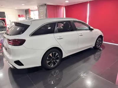 Vendo Kia Ceed SW 2023 - 22750 EUR, 83000 km - AUTO.MOTO.pt