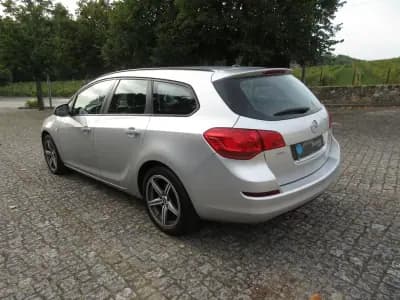 Sell Opel Astra Sports Tourer 2011 - 5990 EUR, 258000 km - AUTO.MOTO.pt