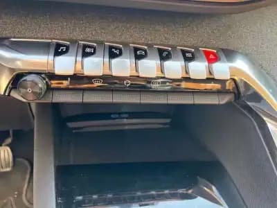 Vendo Peugeot 3008 2018 - 19900 EUR, 138000 km - AUTO.MOTO.pt