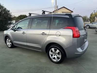 Vendo Peugeot 5008 2014 - 9990 EUR, 180460 km - AUTO.MOTO.pt