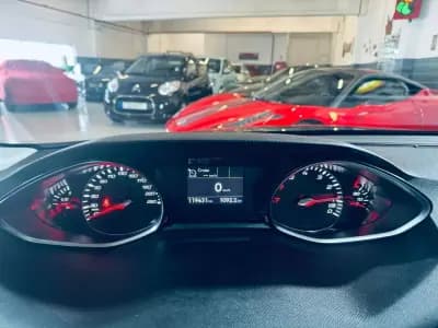 Vendo Peugeot 308 2019 - 12990 EUR, 119631 km - AUTO.MOTO.pt