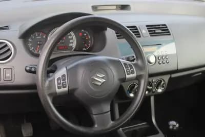 Vendo Suzuki Swift 2005 - 5400 EUR, 106000 km - AUTO.MOTO.pt