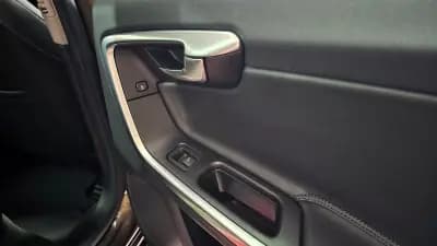 Vendo Volvo V60 Cross Country 2016 - 18180 EUR, 138731 km - AUTO.MOTO.pt