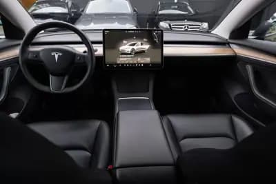 Vendo Tesla Model 3 2023 - 31999 EUR, 67000 km - AUTO.MOTO.pt