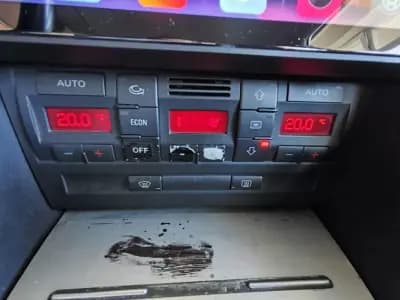 Vendo Audi A4 Avant 2006 - 7350 EUR, 292800 km - AUTO.MOTO.pt