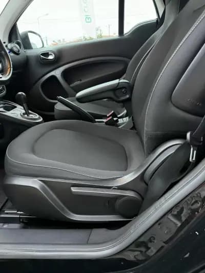 Vendo Smart Fortwo Cabrio 2017 - 10480 EUR, 120000 km - AUTO.MOTO.pt