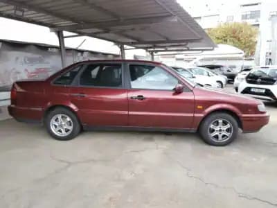 Vendo Volkswagen Passat 1994 - 2250 EUR, 333645 km - AUTO.MOTO.pt