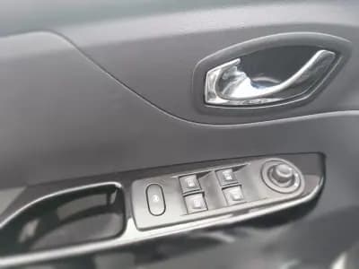 Vendo Renault Captur 2016 - 12490 EUR, 138211 km - AUTO.MOTO.pt