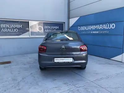 Sell Citroën C-Elysée 2018 - 12500 EUR, 63213 km - AUTO.MOTO.pt