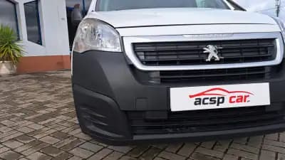 Vendo Peugeot Partner 2018 - 9900 EUR, 250472 km - AUTO.MOTO.pt
