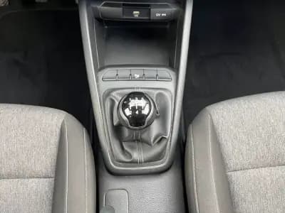 Vendo Kia Stonic 2022 - 13750 EUR, 81000 km - AUTO.MOTO.pt