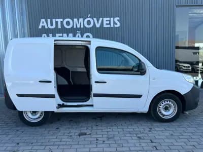 Vendo Renault Kangoo 2021 - 14500 EUR, 45338 km - AUTO.MOTO.pt