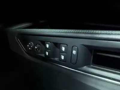 Vendo Peugeot 3008 2022 - 25490 EUR, 93958 km - AUTO.MOTO.pt