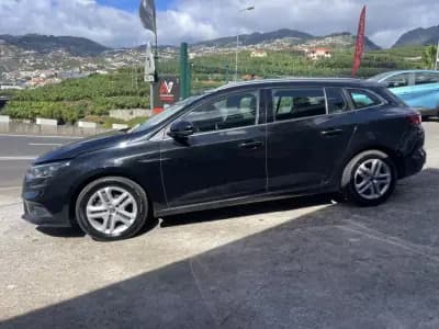 Sell Renault Mégane Sport Tourer 2019 - 17950 EUR, 72574 km - AUTO.MOTO.pt