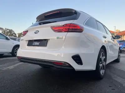 Vendo Kia Ceed SW 2020 - 18450 EUR, 180000 km - AUTO.MOTO.pt