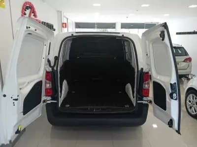 Vendo Opel Combo 2022 - 14990 EUR, 63800 km - AUTO.MOTO.pt