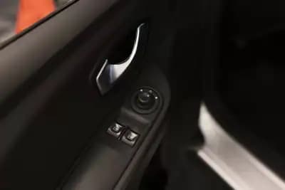 Vendo Renault Clio 2016 - 10900 EUR, 146780 km - AUTO.MOTO.pt