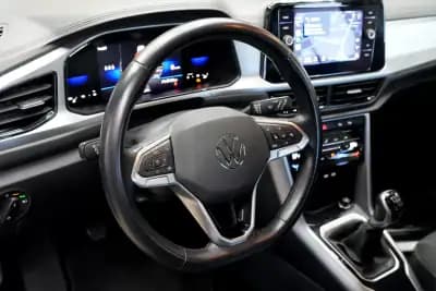 Vendo Volkswagen T-Roc 2023 - 21990 EUR, 70000 km - AUTO.MOTO.pt