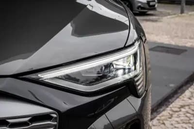 Vendo Audi Q8 e-Tron Sportback 2023 - 52900 EUR, 34353 km - AUTO.MOTO.pt
