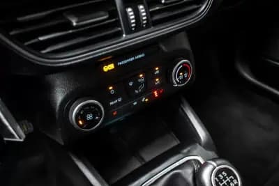 Vendo Ford Focus SW 2023 - 18990 EUR, 64785 km - AUTO.MOTO.pt