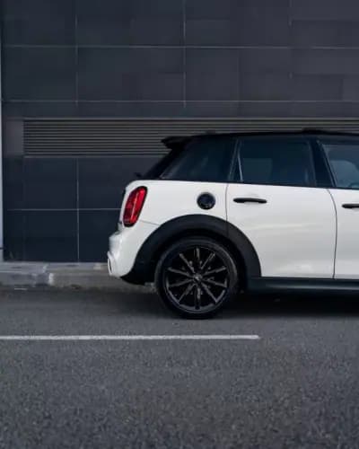 Vendo MINI Cooper 2015 - 19990 EUR, 135300 km - AUTO.MOTO.pt