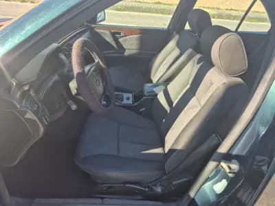 Sell Mercedes-Benz E 220 1997 - 3900 EUR, 500000 km - AUTO.MOTO.pt