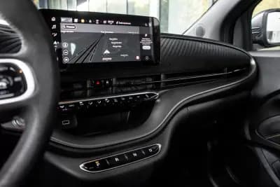 Sell Abarth 500e 2024 - 29450 EUR, 11076 km - AUTO.MOTO.pt