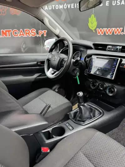 Sell Toyota Hilux 2018 - 25900 EUR, 240740 km - AUTO.MOTO.pt