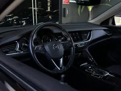 Vendo Opel Insignia Grand Sport 2022 - 17990 EUR, 102300 km - AUTO.MOTO.pt