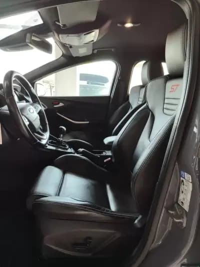 Vendo Ford Focus 2015 - 20500 EUR, 125550 km - AUTO.MOTO.pt