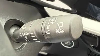 Vendo Opel Mokka-e 2023 - 23990 EUR, 9530 km - AUTO.MOTO.pt