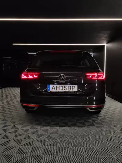 Vendo Volkswagen Passat Variant 2021 - 20750 EUR, 132592 km - AUTO.MOTO.pt