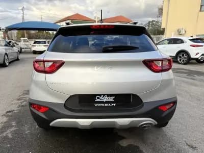 Vendo Kia Stonic 2022 - 13750 EUR, 81000 km - AUTO.MOTO.pt