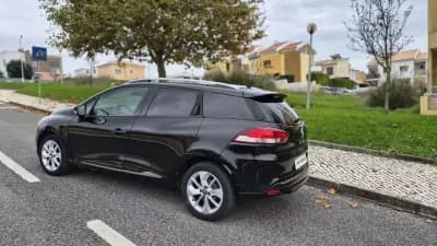 Vendo Renault Clio Sport Tourer 2018 - 11890 EUR, 98000 km - AUTO.MOTO.pt