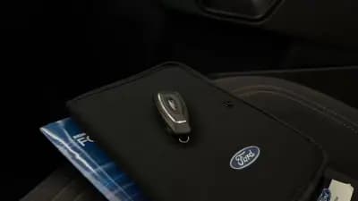 Sell Ford Fiesta 2015 - 8990 EUR, 144693 km - AUTO.MOTO.pt