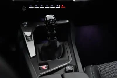 Sell Peugeot 308 2024 - 22900 EUR, 40000 km - AUTO.MOTO.pt