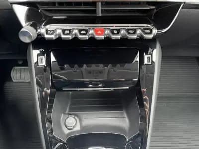 Sell Peugeot e-208 2021 - 18490 EUR, 44305 km - AUTO.MOTO.pt