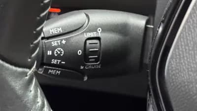 Sell Peugeot 2008 2022 - 16750 EUR, 71000 km - AUTO.MOTO.pt