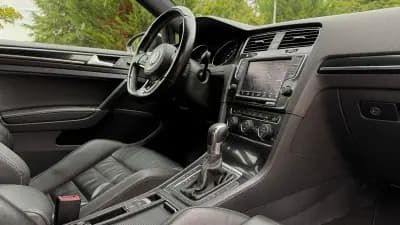 Vendo Volkswagen Golf 2015 - 21500 EUR, 176000 km - AUTO.MOTO.pt