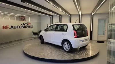 Vendo Volkswagen Cross Up! 2013 - 7750 EUR, 154338 km - AUTO.MOTO.pt
