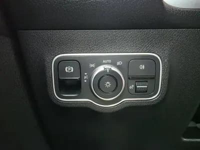 Sell Mercedes-Benz EQB 2025 - 65000 EUR, 20000 km - AUTO.MOTO.pt