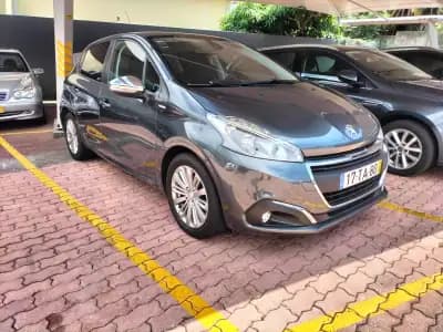 Vendo Peugeot 208 2017 - 10750 EUR, 96000 km - AUTO.MOTO.pt