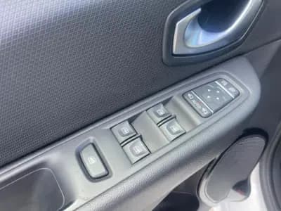 Vendo Renault Clio 2018 - 11850 EUR, 60877 km - AUTO.MOTO.pt