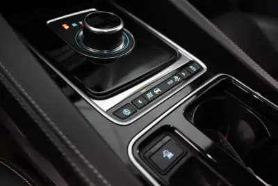 Sell Jaguar F-Pace 2018 - 33900 EUR, 70000 km - AUTO.MOTO.pt