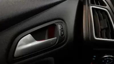 Sell Ford Focus 2018 - 9990 EUR, 168157 km - AUTO.MOTO.pt