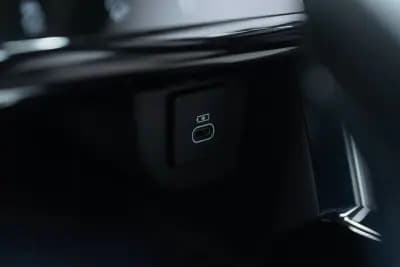 Vendo Land Rover Discovery Sport 2021 - 36950 EUR, 63000 km - AUTO.MOTO.pt